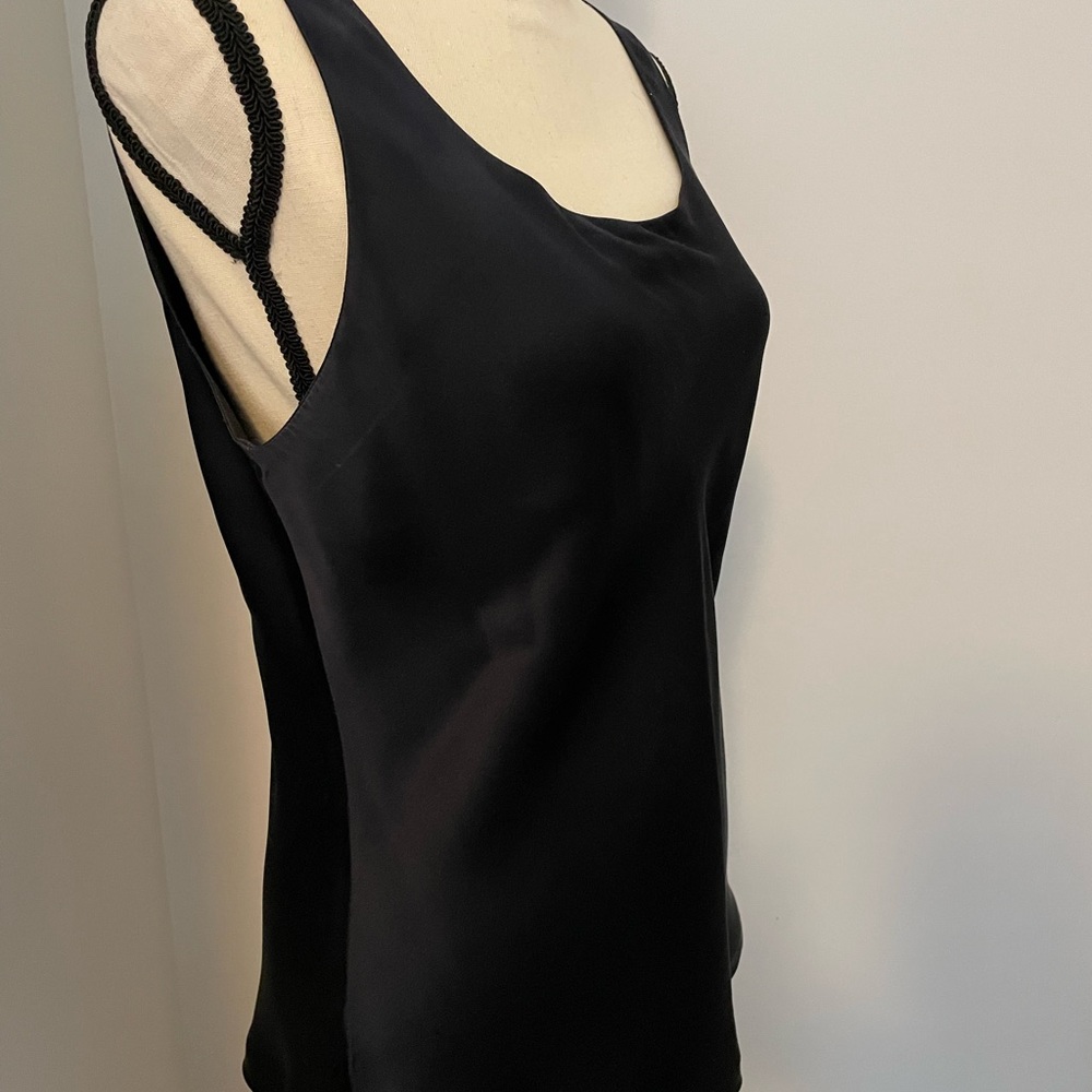 Tahari reversible silk top. dark navy/black. Great condition size M